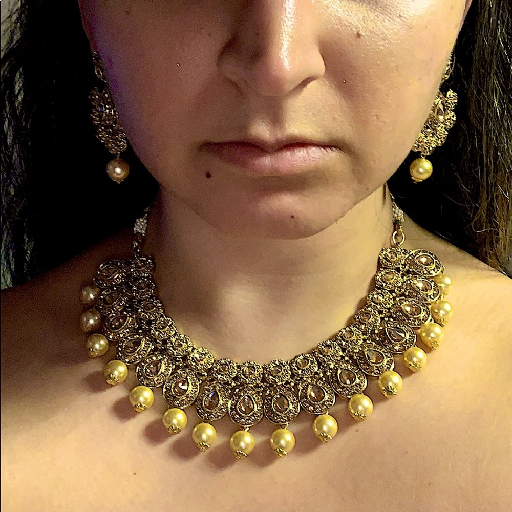 Beautiful Gold/champagne pearl adjustable set